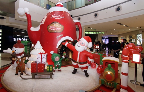 santa in mall